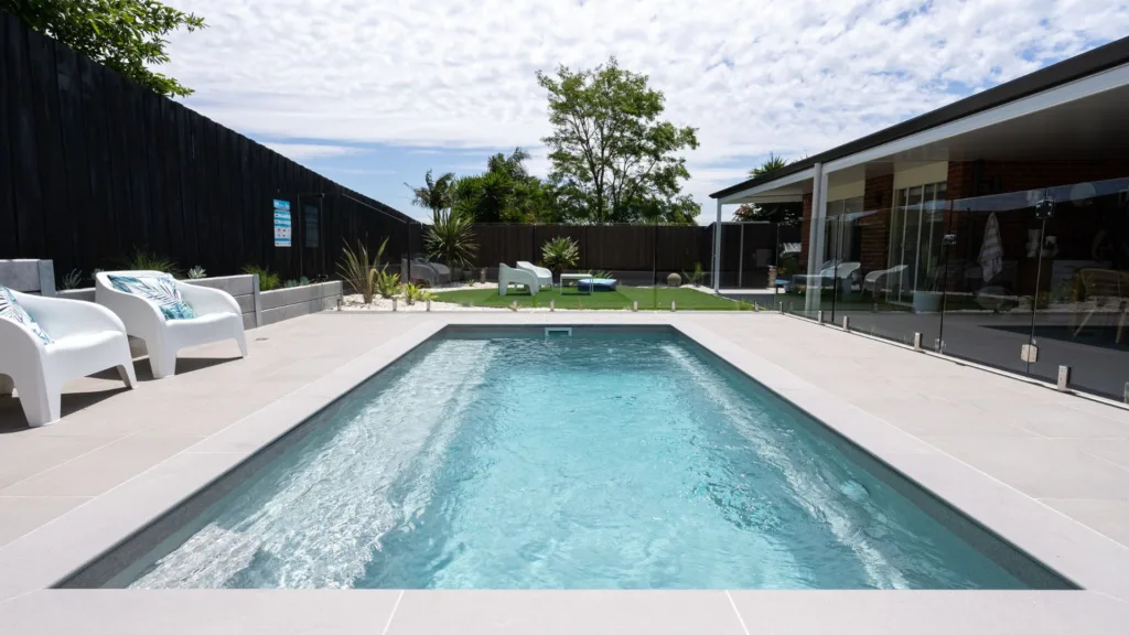 Small rectangular plunge pool with wooden deck and wall